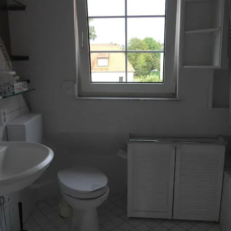 Grosse, Sonnige, Absperrbare Im 2. Stock Eines 3 Familienhauses In Einem Sicheren Und Ruhigen Viertel. * Munich